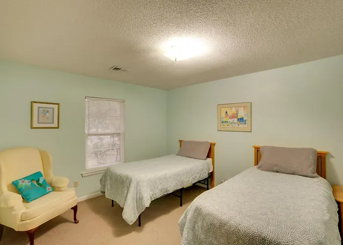 Downtown Home W/ Yard & Bbq - 6 Mi To Downtown!