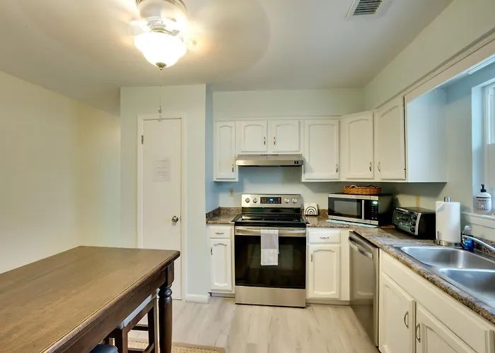 Downtown Home W/ Yard & Bbq - 6 Mi To Downtown!